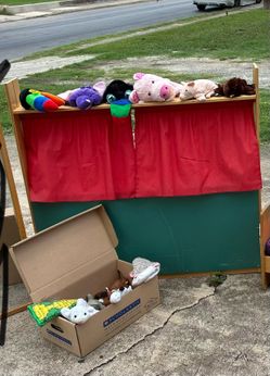Kids puppet show with puppets