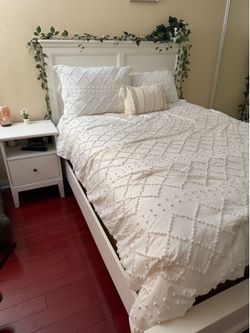 Complete Bed set/ Full size