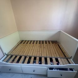 Daybed / Pull Out Bed 