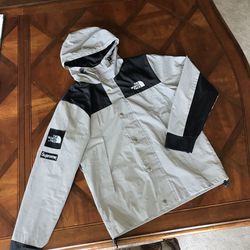 Supreme The North Face 3M Reflective Mountain Jacket Size M