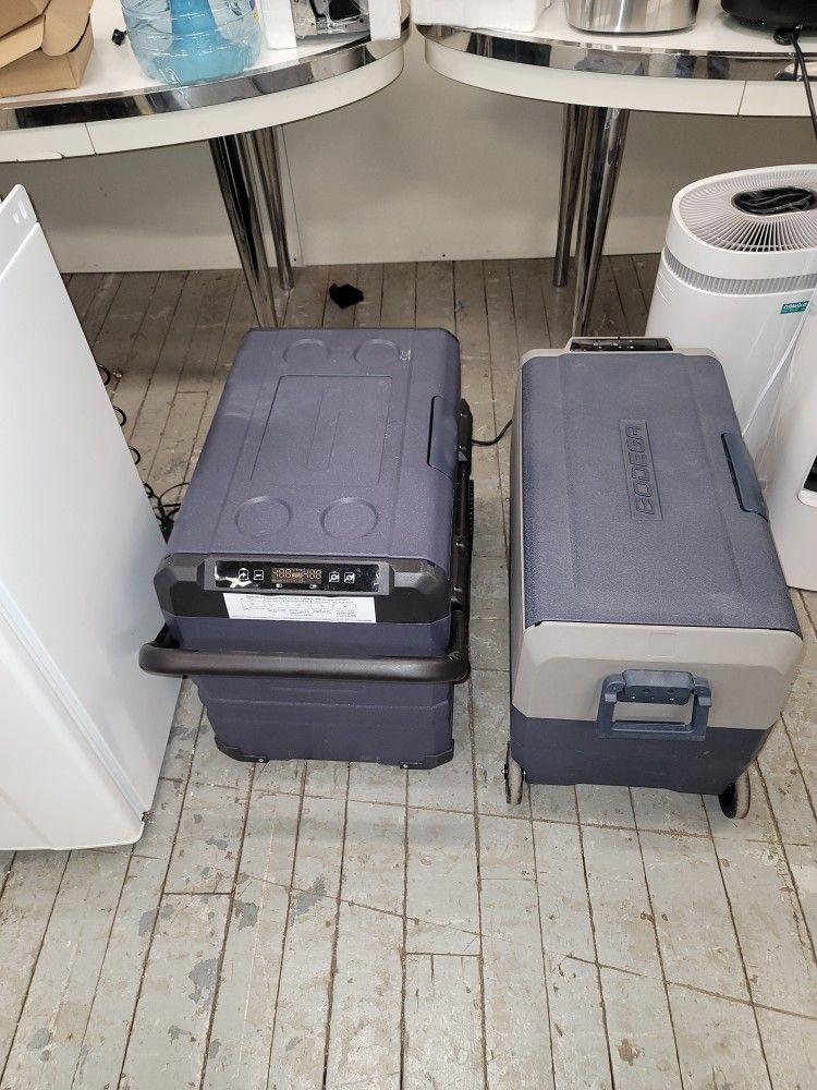 Refrigerator For Cars,suvs And Camping. Use 12volts And 110 Volts Power