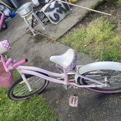 Girls/Women’s 24 inch Bike With Basket
