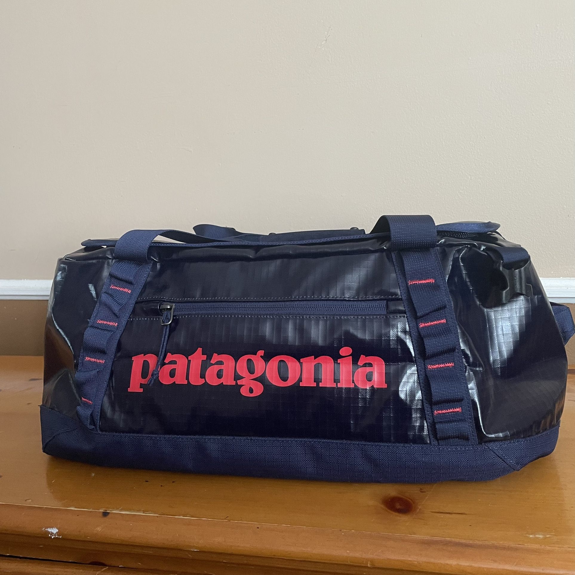 Patagonia 40L Black Hole Duffel Bag Navy/Red