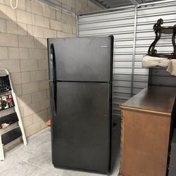 Fridgidaire Refrigerator 