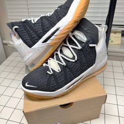 New Nike LeBron 18 Gum Sole CQ9283-007 Men’s Size 10 **See Description**