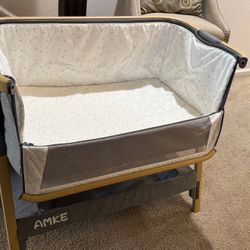 baby crib