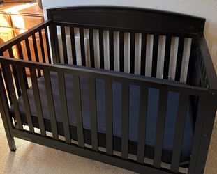 Graco crib + mattress + protector