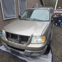 2003 Ford Expedition XLT complete part out 