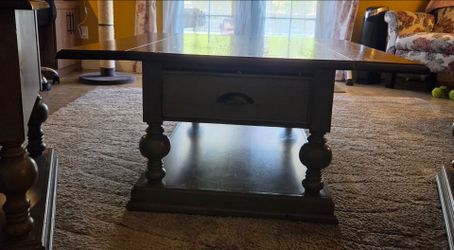 RC Willey 3-Piece Coffee Table Set for family room or living room