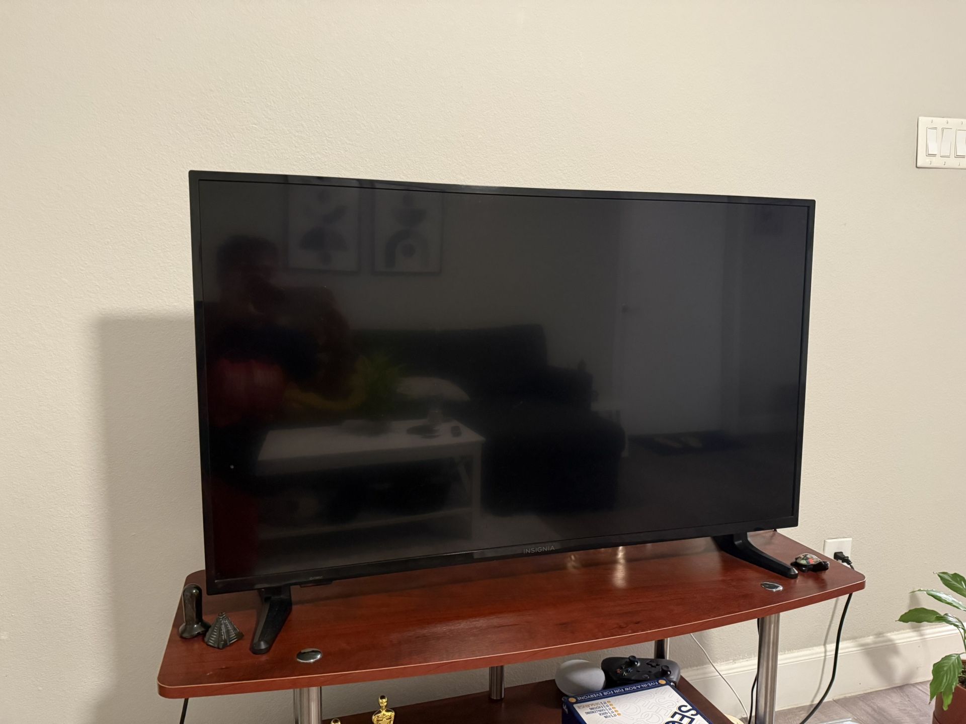 INSIGNIA NS-43DF710NA21 43-inch Smart 4K UHD - Fire TV