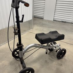 Nova Turning Knee Walker