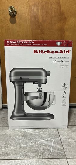 KitchenAid 5.5 Quart bowl-lift stand mixer with attachments