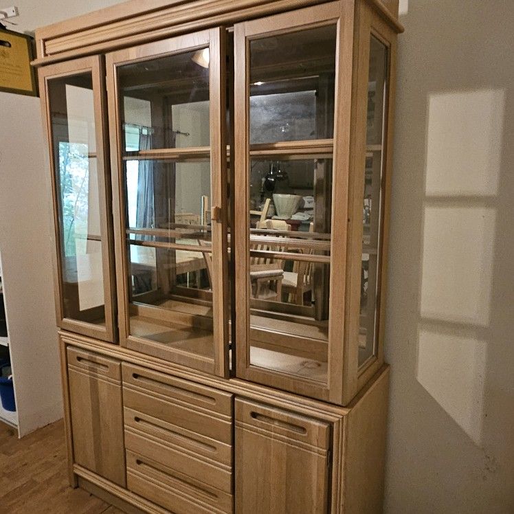 Hutch, Table And 6 Chairs