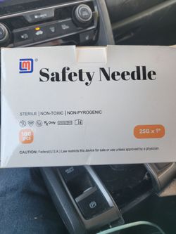 100 pack box of neddles & syringes