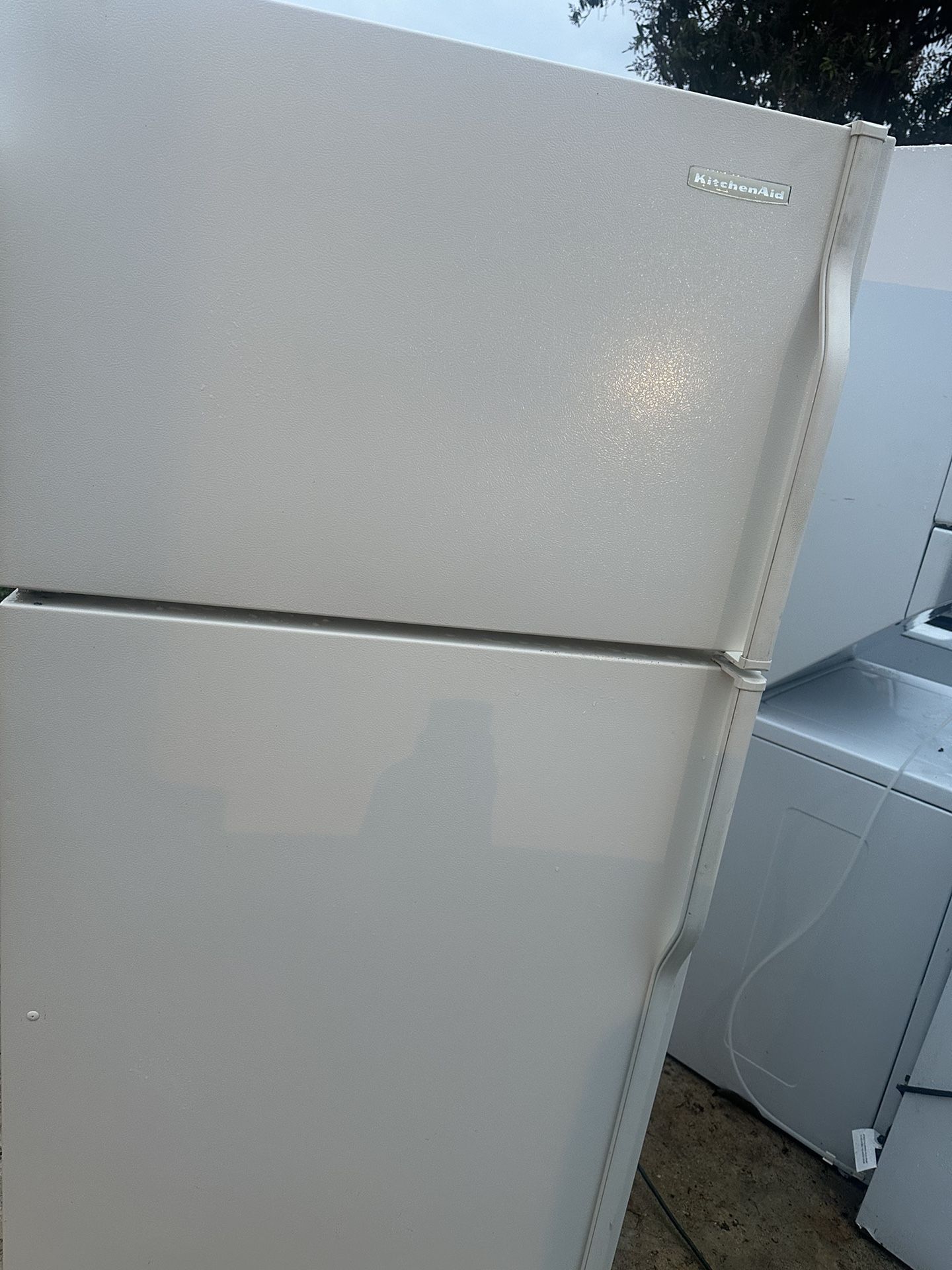 Kitchen aid Top And Bottom Refrigerator 68/33/33