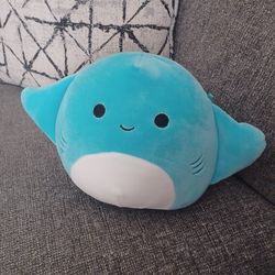 Squishmallow- MAGGIE THE STING REY