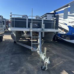 Bennington 20 Ft Pontoon