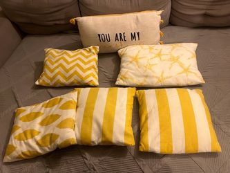 Set of pillows