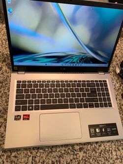 Like New Acer Aspire 3 Laptop 15.6” 8gb Ram 128gb Ssd With Charger