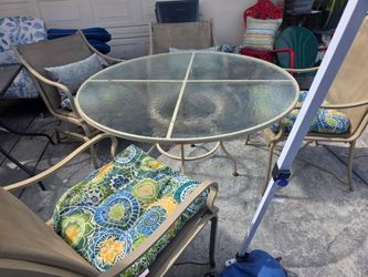 Title
​5-Piece Brown Jordan Outdoor Dining Set – Round Glass Table & 4 Sling Chairs (Fair Condition)