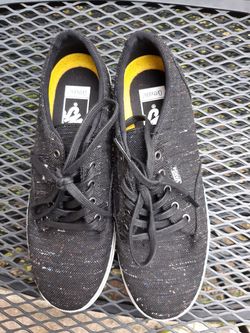 Van's, Tom's, Reefs, and Orka shoes size 8 excellent condition