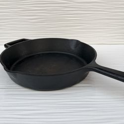 Vintage 10" Heavy Duty Artisanal Cast Iron Skillet Double Handle Pour