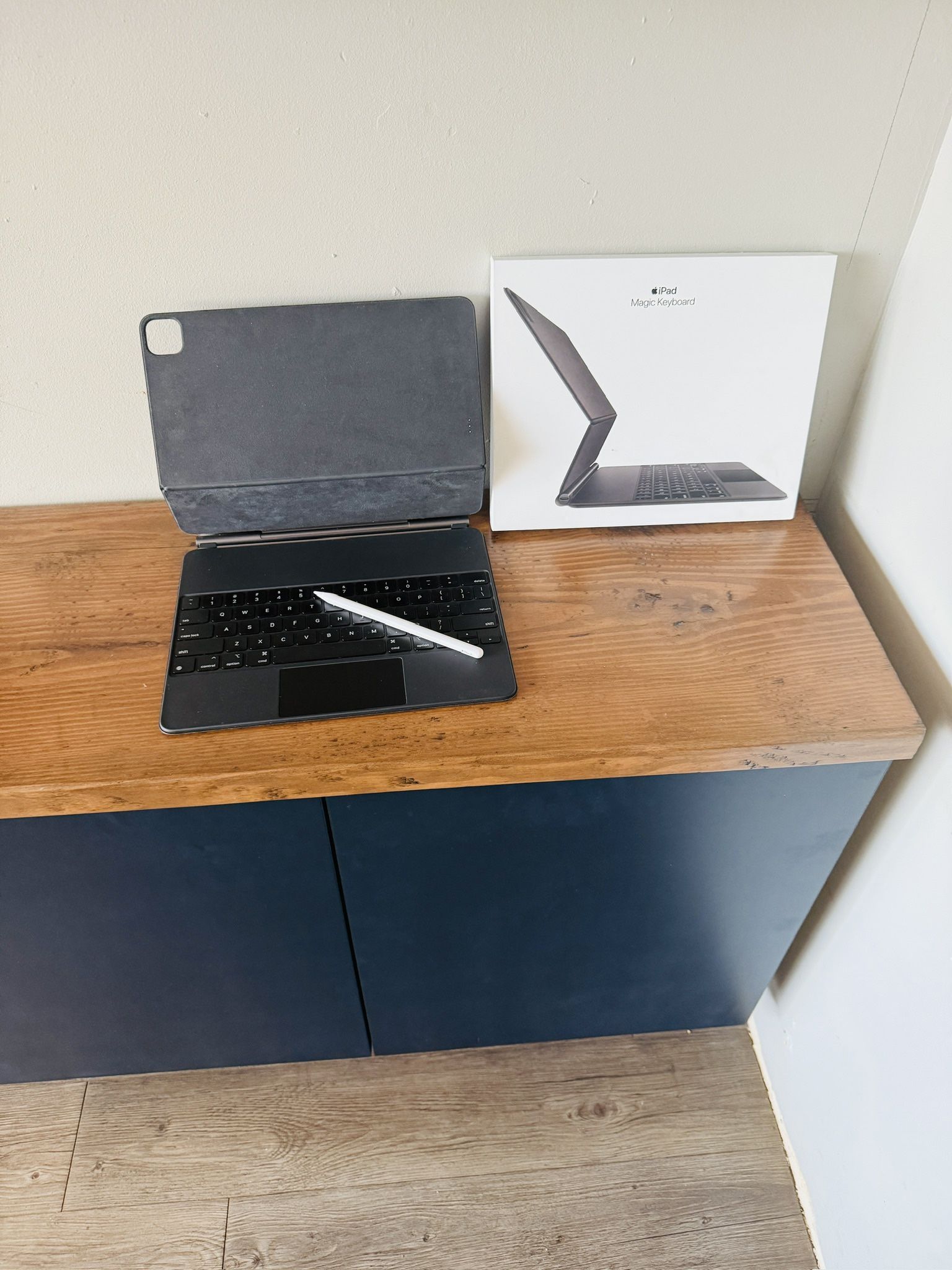 Magic Keyboard For iPad 12.9 Inch And Apple Pencil