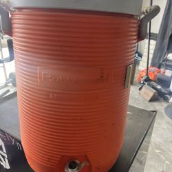 Rubbermaid Cooler