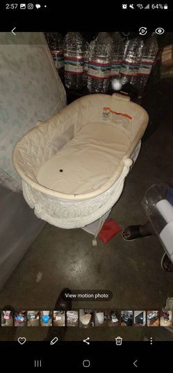 Baby Bassinet with Lace Skirt