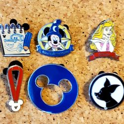 Lot of Disney Trading Pins. Lot 76