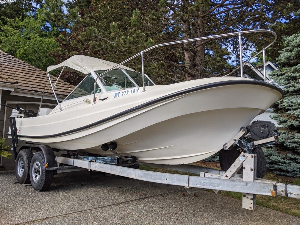 Photo Boston Whaler Revenge 21ft 235HP Double Axle Trailer