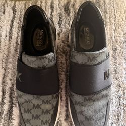 MICHAEL KORS SHOES SIZE 8