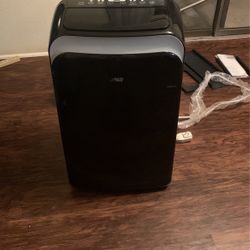 A/c Arctic King 10,000 BTU Color Black