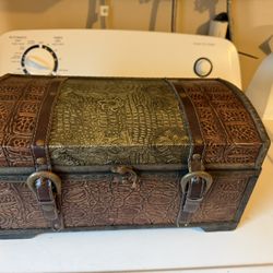 KeepSake Trinket Box Wood Faux Leather Skin Jewelry Stash Treasure Vanity