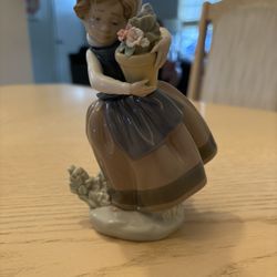 Lladro Girl Basket Of Flowers 