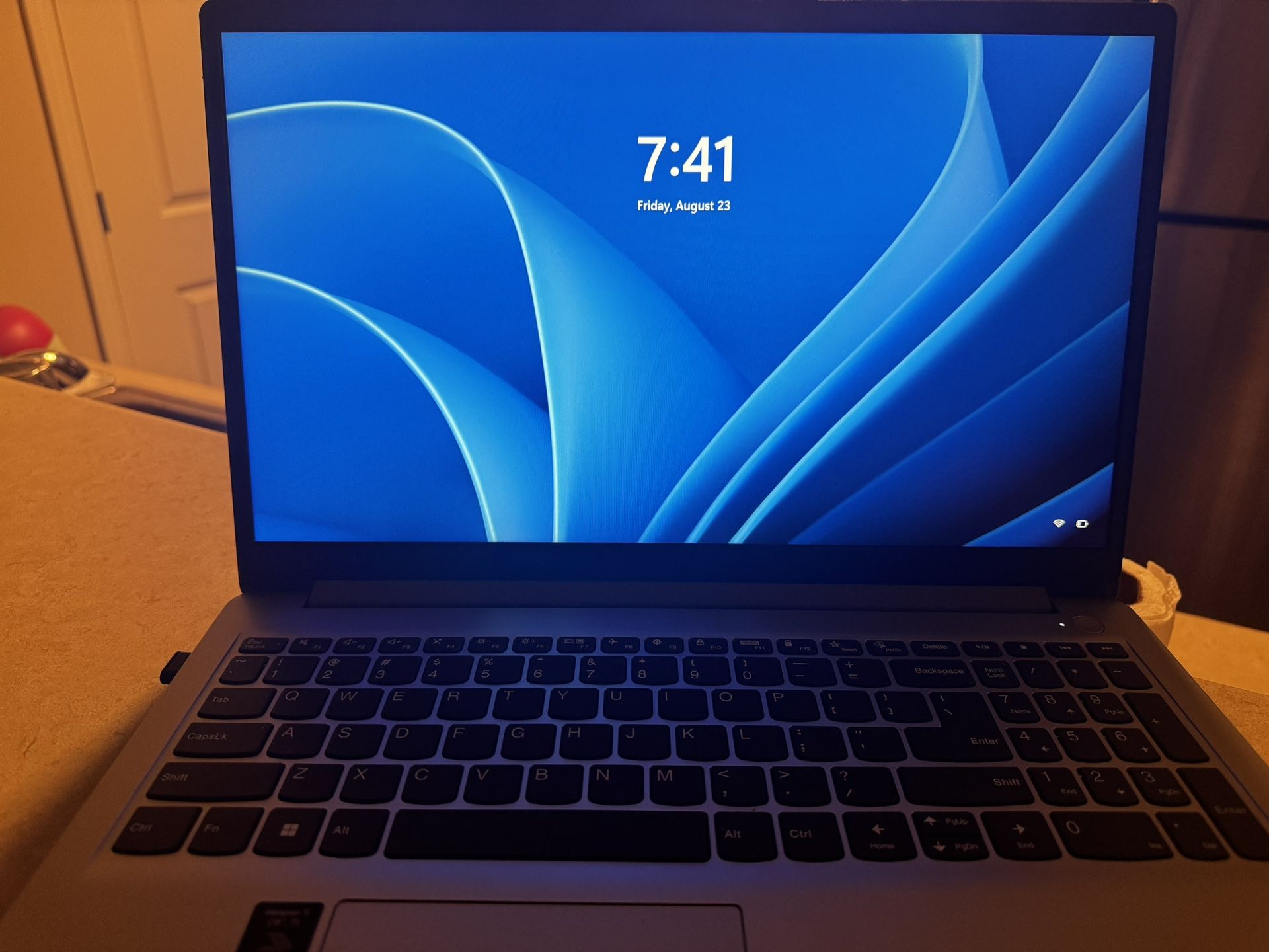 Lenovo ideapad 1i