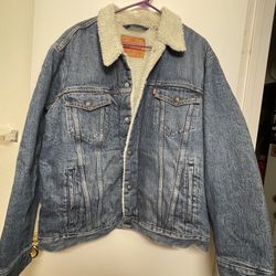 LEVI’S WOMENS JACKET SIZE XL