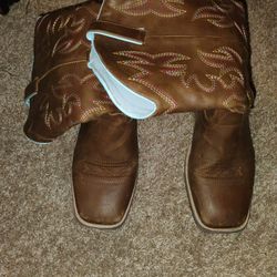 Women's Boots  7.5 Size