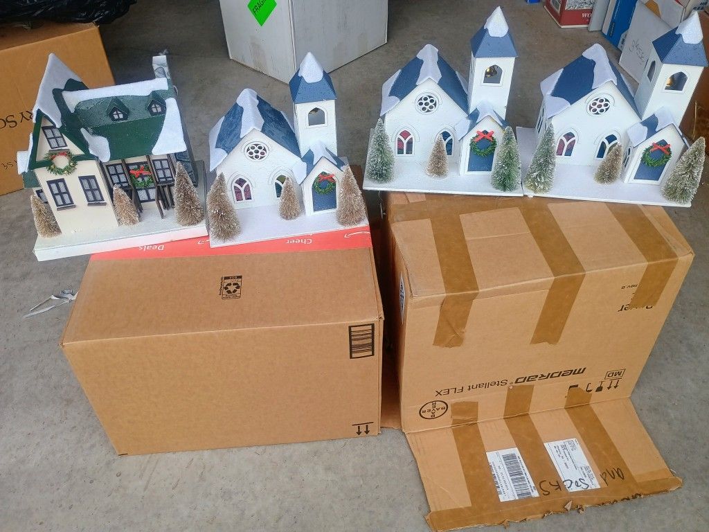 Selling 12 Makers Holiday Village LED Light Ups