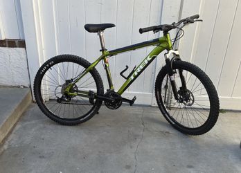 Trek 4300 mountain bike