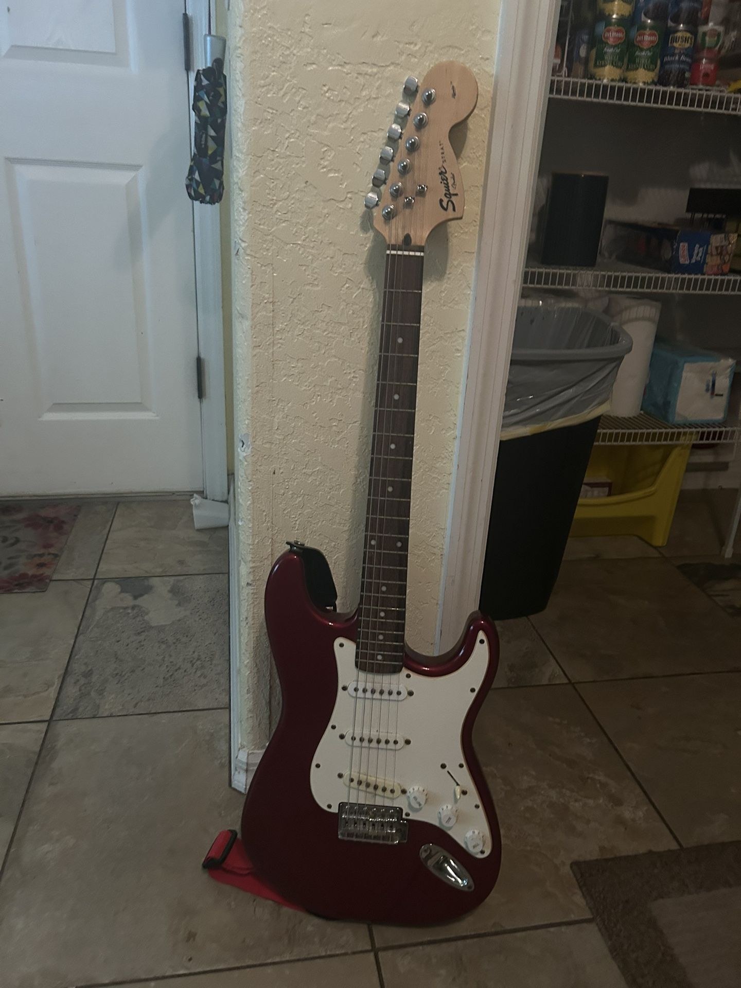 Fender Squier Stratocaster Cherry Red