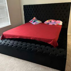 New/ Black Velvet Queen Storage Platform Bed Frame Cama// King Size Available/ Mattress Sold Separately,  Financing Options 