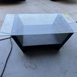 Free glass table
