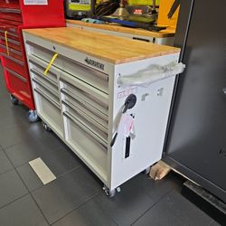 Husky 46in WHITE 9-soft Closing Drawers, Power Bar, Mobile Toolbox, New, Financing Available 