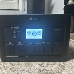 2400W Solar Generator + 1 Foldable Solar Panel | Lightly Used