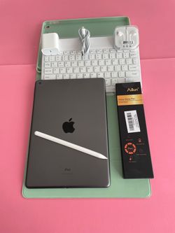 Apple IPad 8th Generation (10.2” Retina /Latest iOS 26/ 2020 model) 32GB with stylus pen, keyboard & Accessories