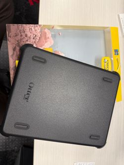 brand new, factory-sealed OtterBox Defender Series Case designed for the iPad Pro 12.9-inch (4th and 3rd Generation).