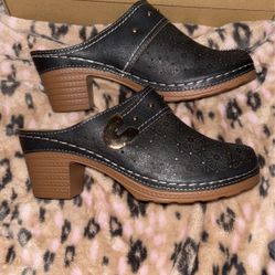 Women’s Clogs