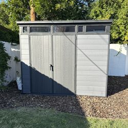 Keter 8x8 Outdoor Storage Shed – Excellent Condition 