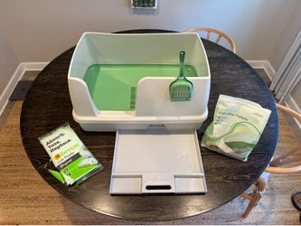 Purina Tidy Cats XL Litter Box System plus pads/pellets!